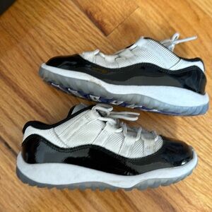Jordan 11 retro low size 9c